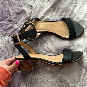 CityClassified- Sandals size 5.5